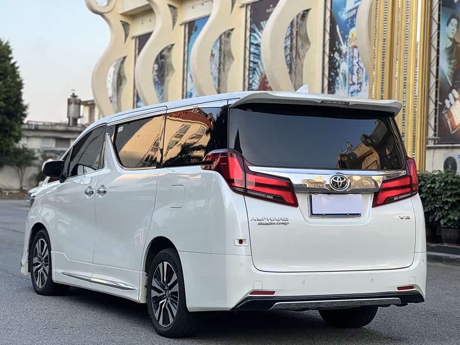 Toyota Alphard 2018 car image #17