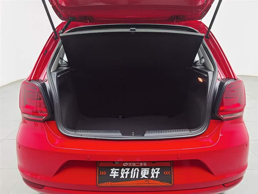 Volkswagen Polo 2017 car image #17