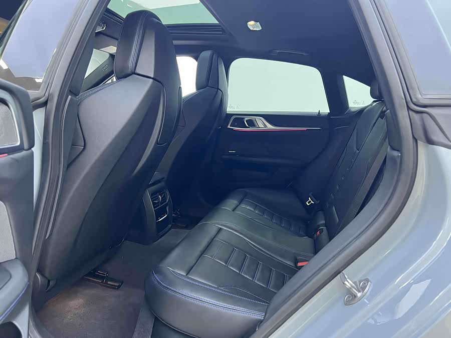 BMW i4 2022 car image #17