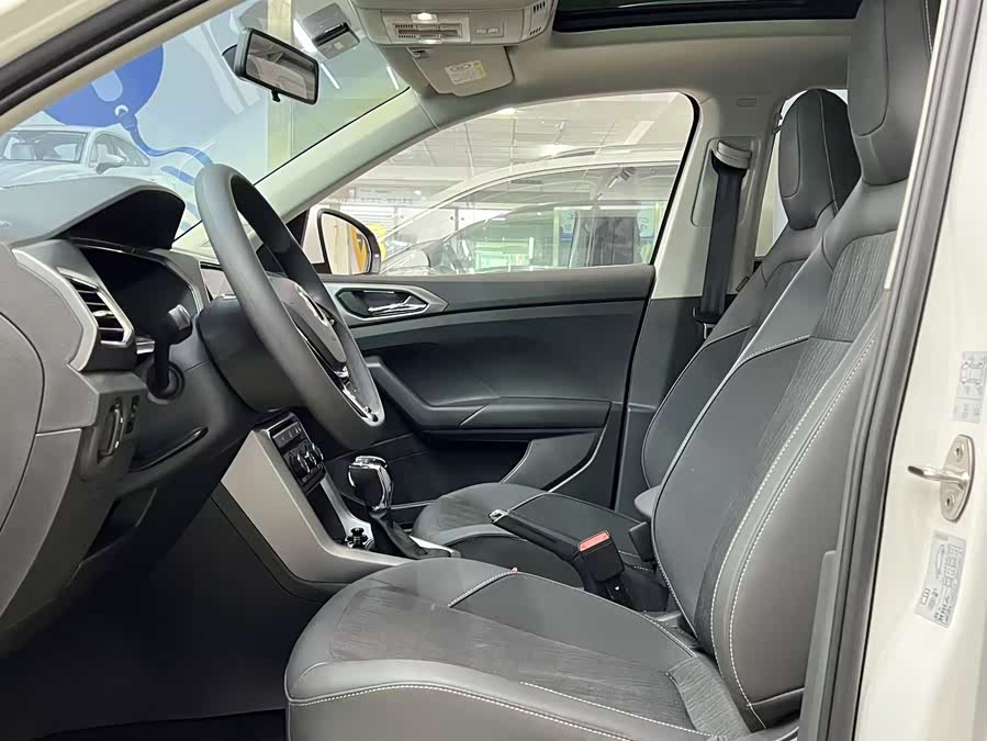 Volkswagen T-Cross 2021 car image #17