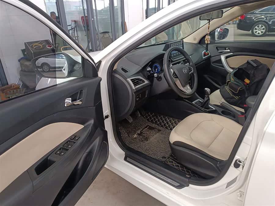 Changan Alsvin V7 2017 car image #17