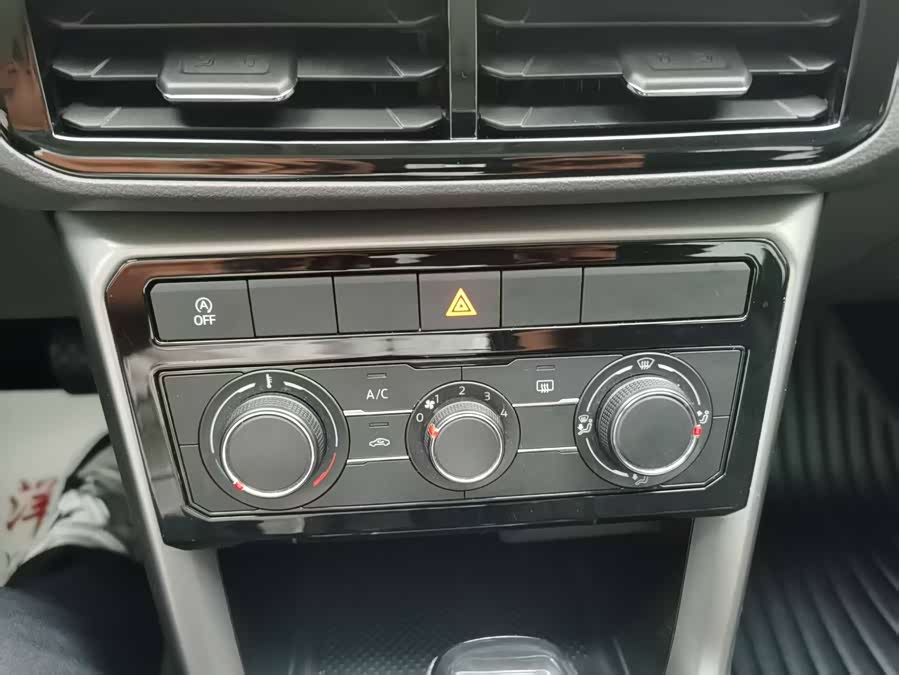 Volkswagen T-Cross 2021 #17 Volkswagen T-Cross 2021 car image #17