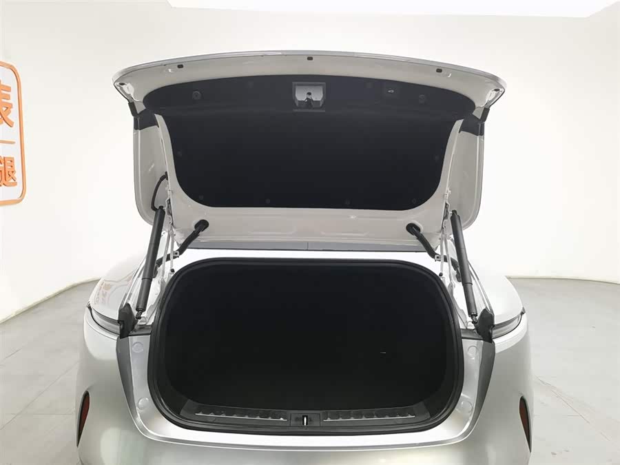 Avatr 11 2023 car image #17