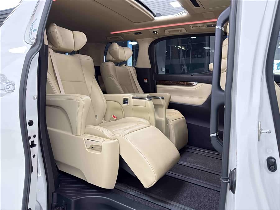 Toyota Alphard 2023 immagine di auto #17