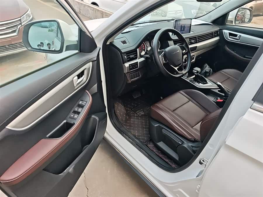 Forthing T5 2022 immagine di auto #17