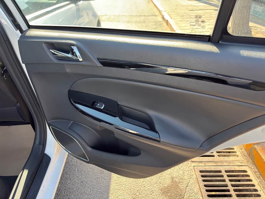 BYD e5 2016 #17 BYD e5 2016 car image #17