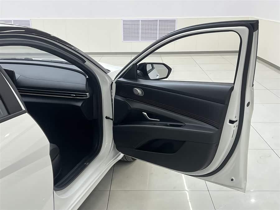 Hyundai Elantra 2022 car image #17