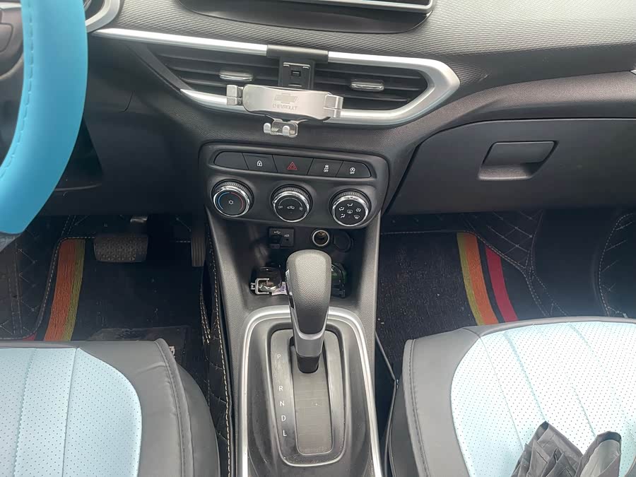 Chevrolet Tracker 2020 immagine di auto #17