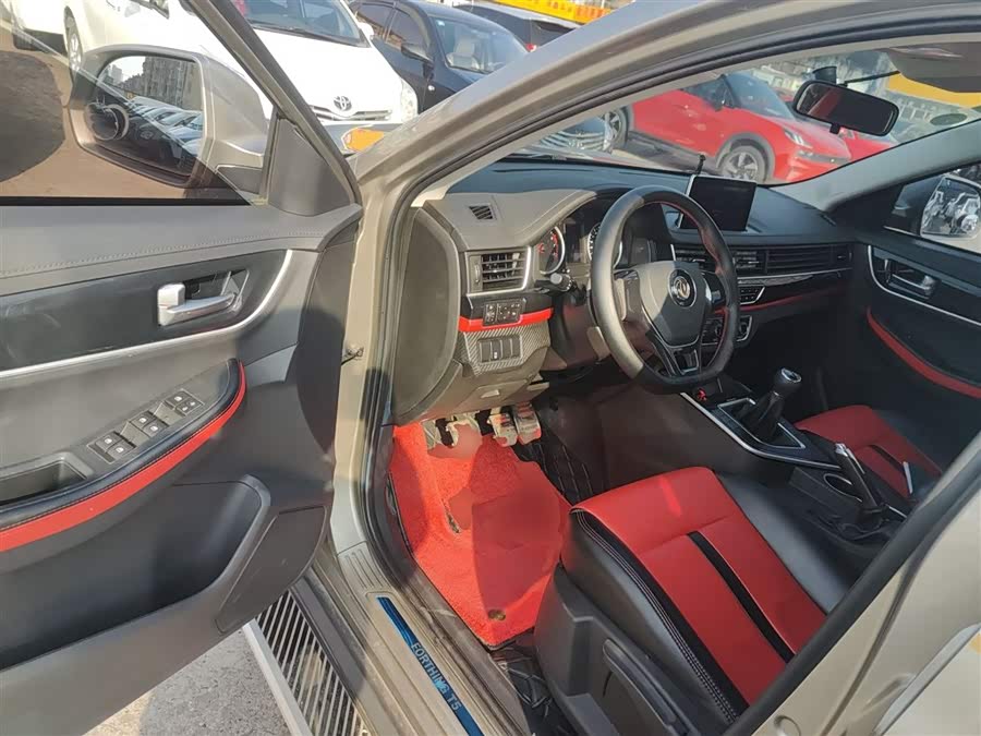 Forthing T5 2020 صورة سيارة #17