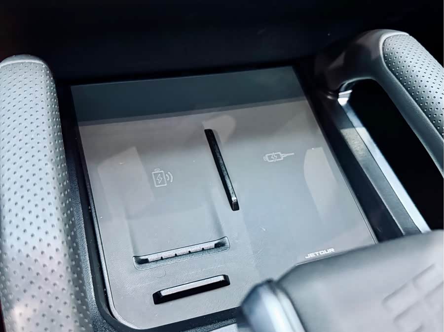 Jetour Traveller 2023 car image #17