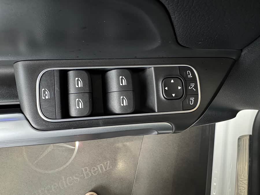 Mercedes-Benz GLB Class 2022 car image #17