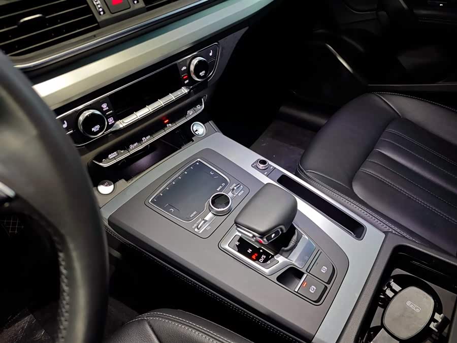 Audi Q5L 2020 car image #17