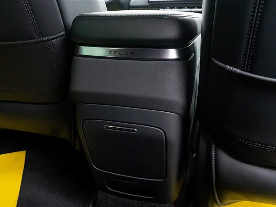 Zeekr 7X 2024 car image #17