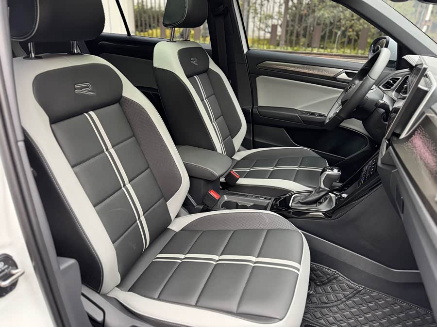 T-Roc 2025 car image #17