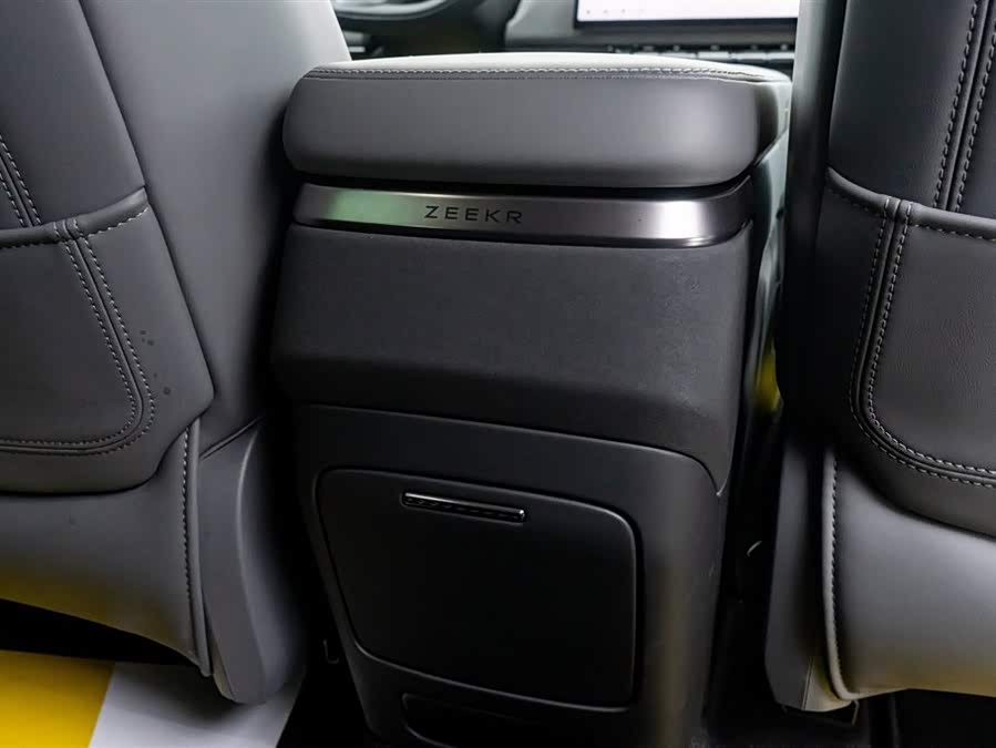 Zeekr 7X 2024 car image #17