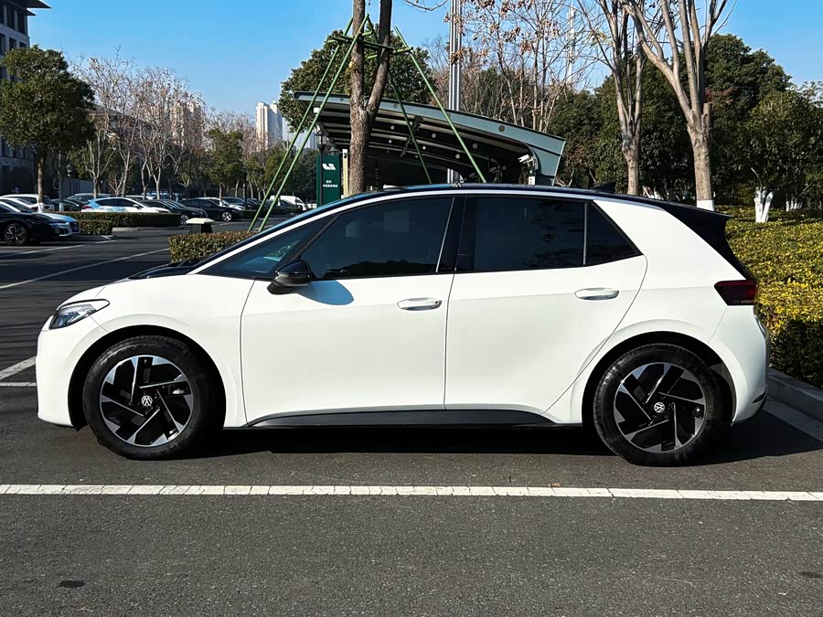 Volkswagen ID.3 2025 immagine di auto #17