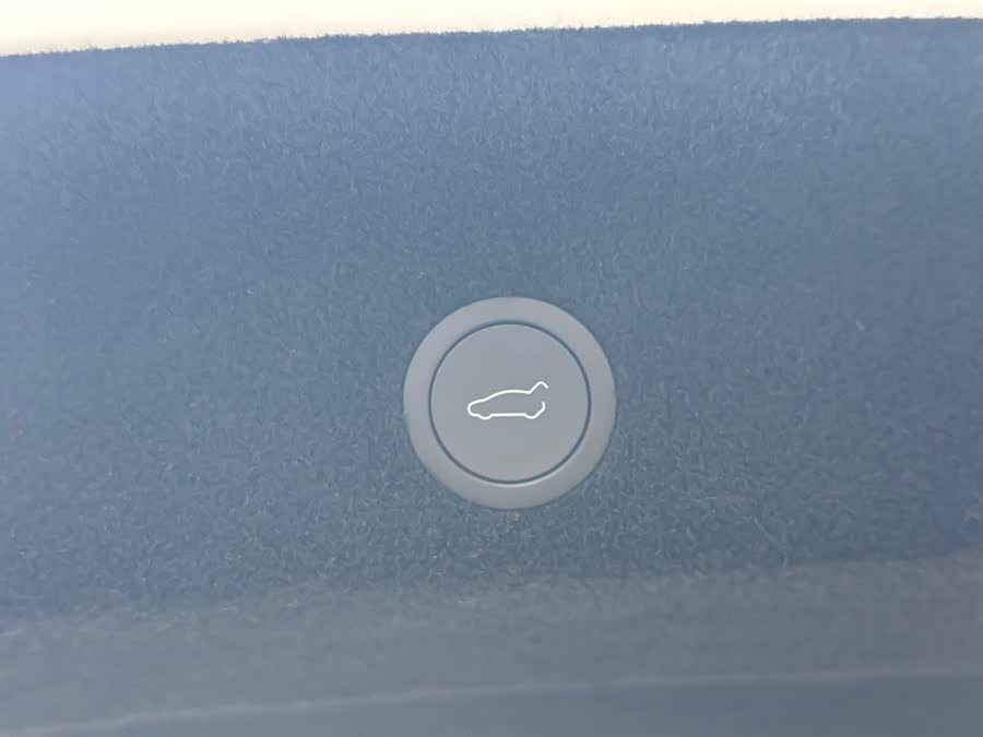 特斯拉 Model Y L 2025 汽车图片 #17