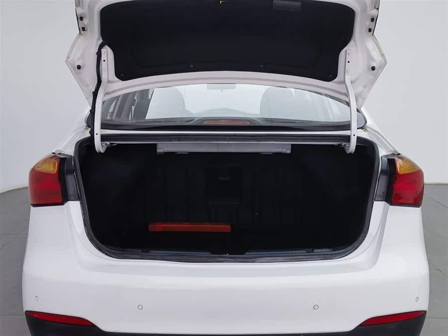 Kia K3 2015 car image #17