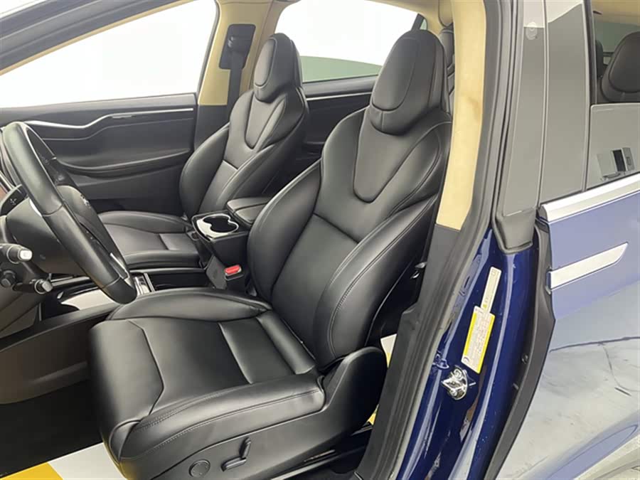 Tesla Model X 2018 car image #17