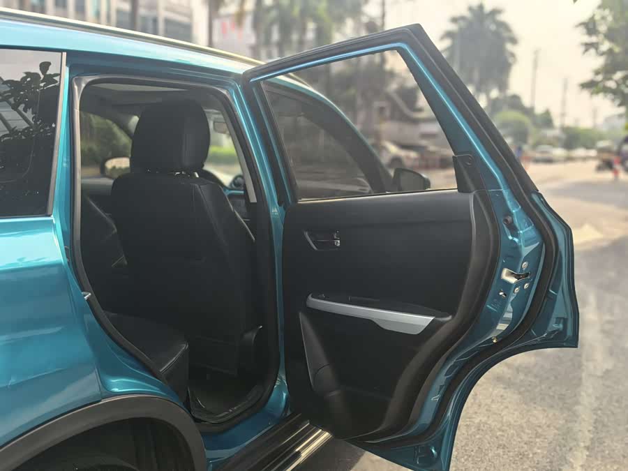 Suzuki Vitara 2016 car image #17