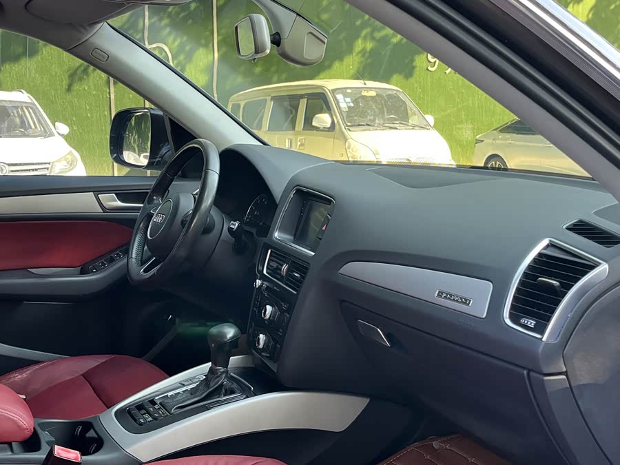 Audi Q5 2015 car image #17