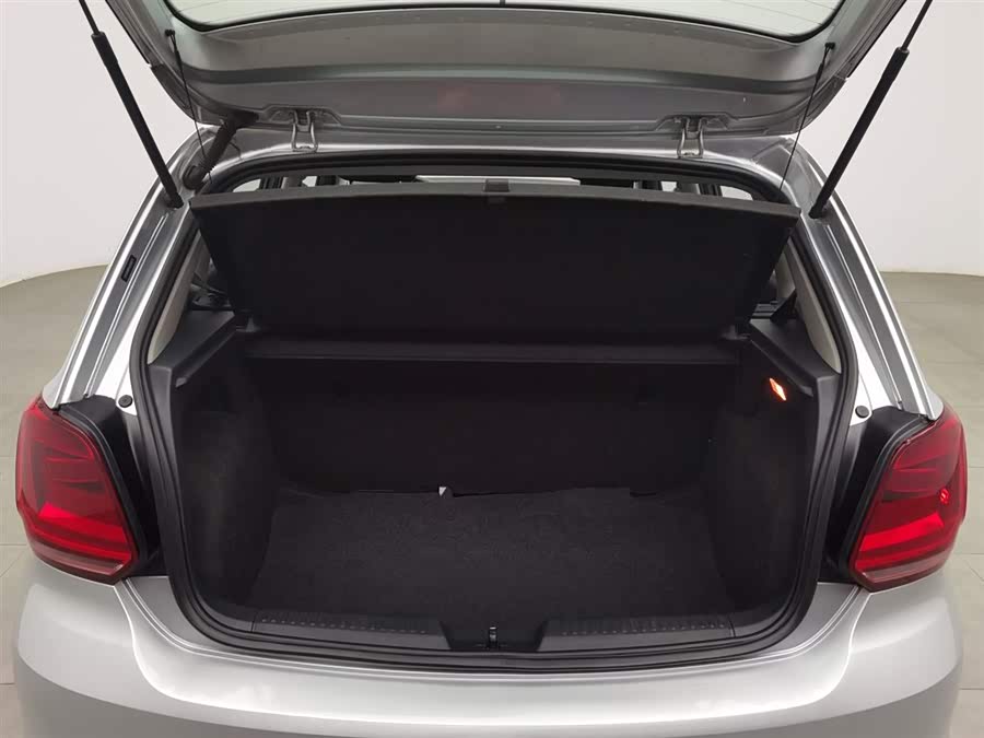 Volkswagen Polo 2017 car image #17