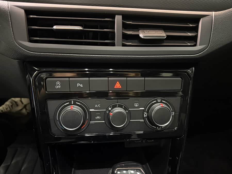 Volkswagen Tacqua 2021 car image #17