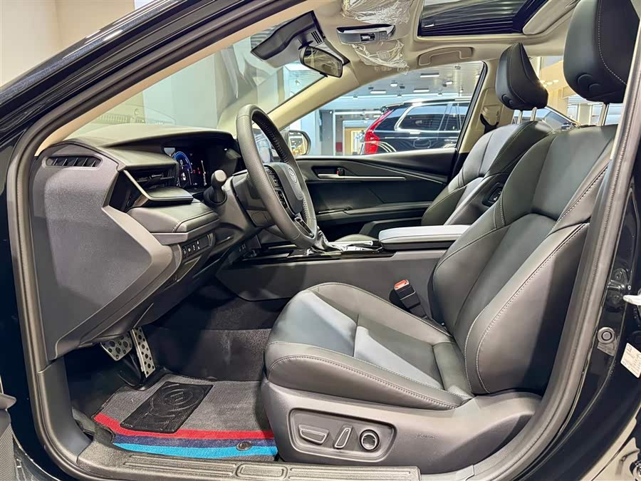 Toyota Camry 2025 car image #17