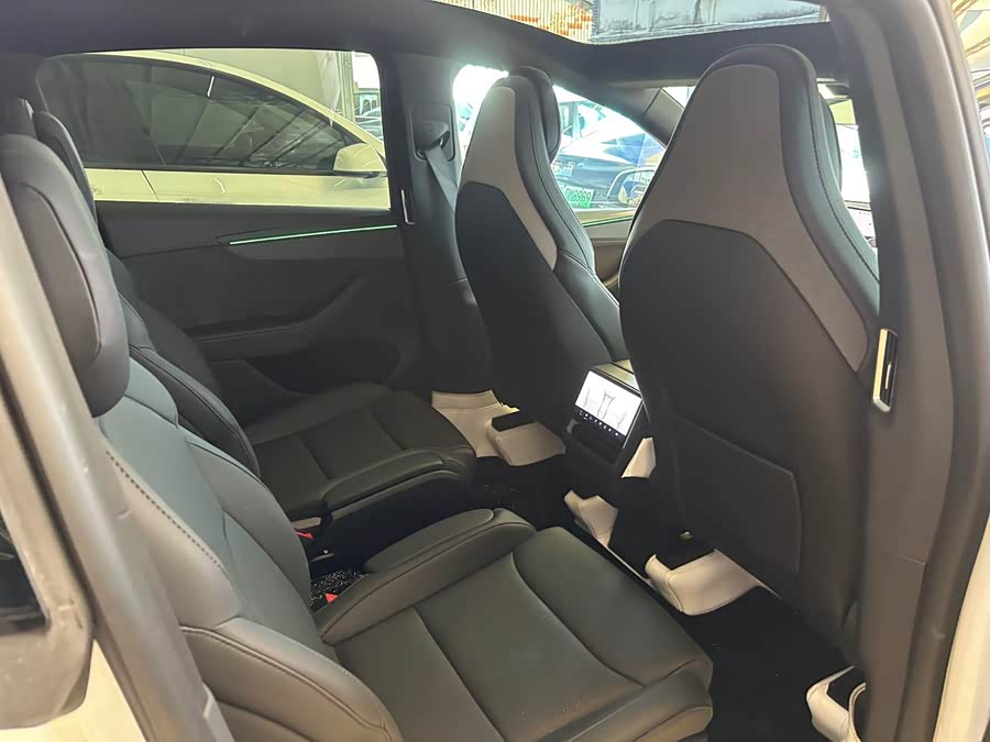 特斯拉 Model Y L 2025 汽车图片 #17