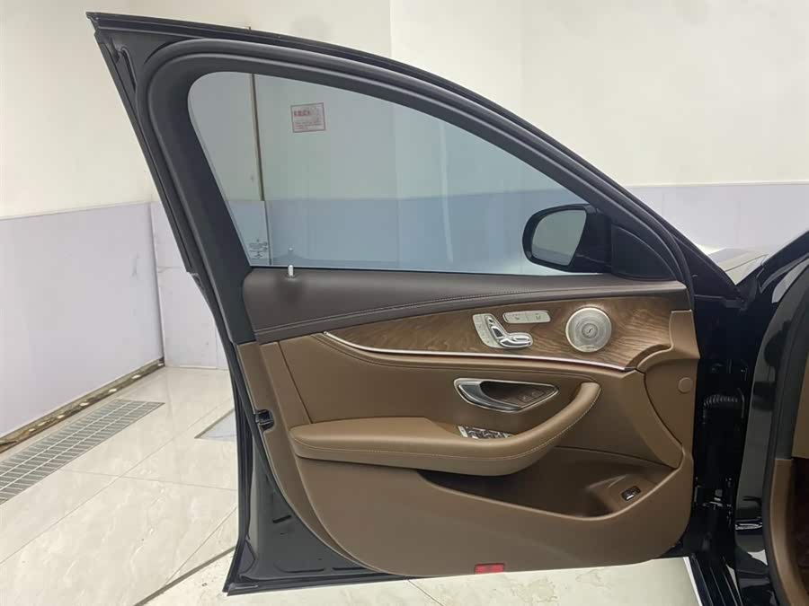 Mercedes-Benz E Class 2023 car image #17