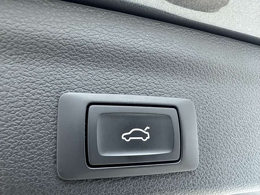 Audi Q3 2021 car image #17