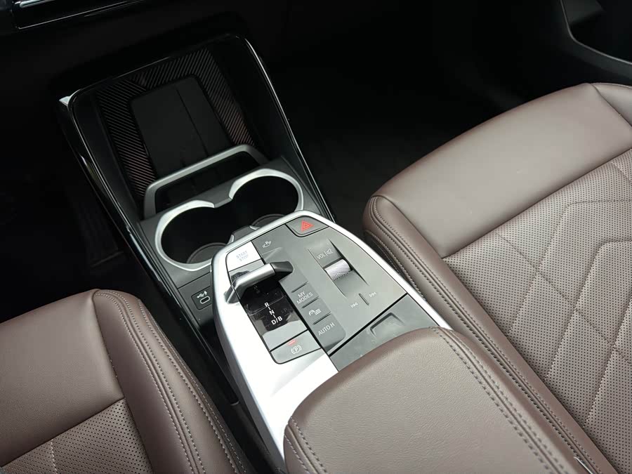 BMW iX1 2024 صورة سيارة #17