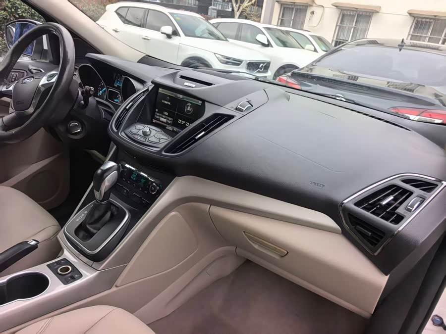 Ford Kuga 2015 car image #17