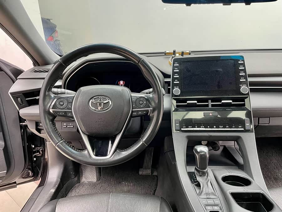Toyota Avalon 2019 car image #17