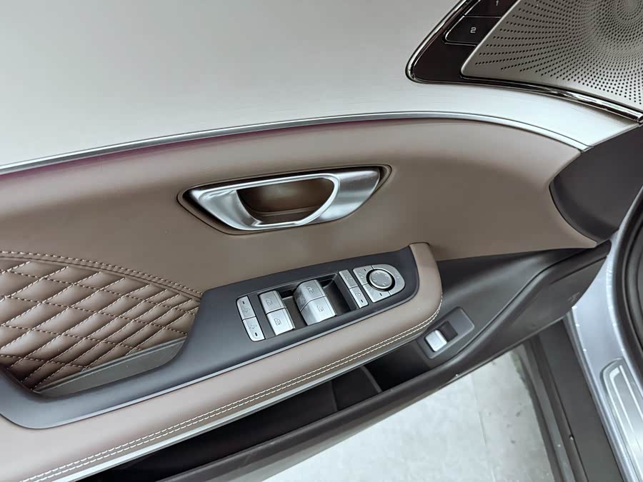 BYD Han 2024 car image #17