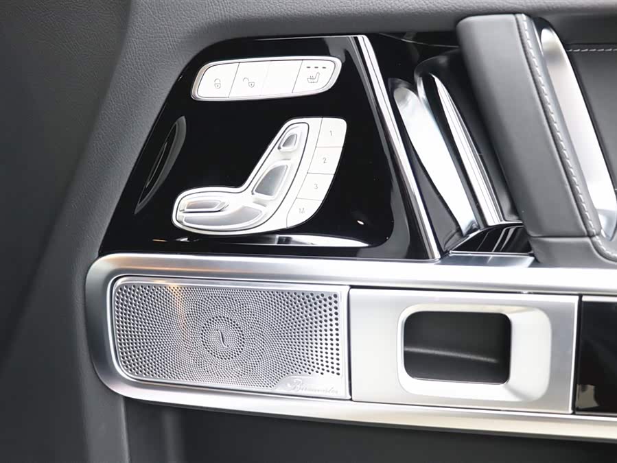 Mercedes-Benz 2025 car image #17