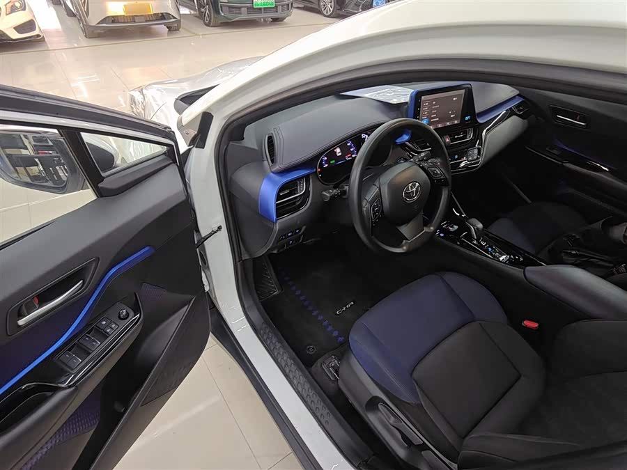 Toyota C-HR EV 2021 immagine di auto #17