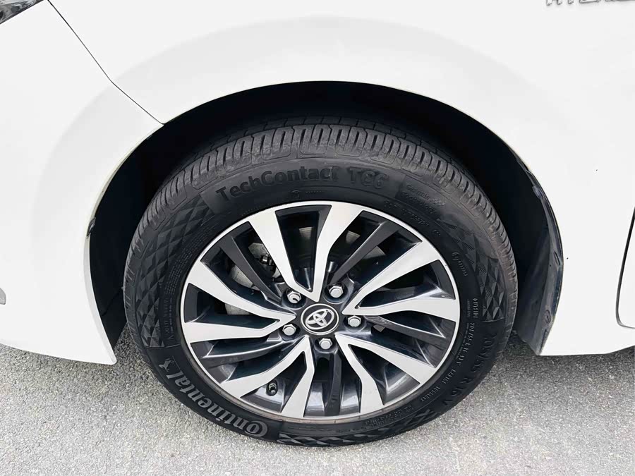 2019 car image #17