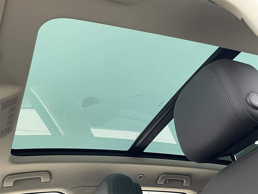 Volkswagen Touareg 2024 car image #17