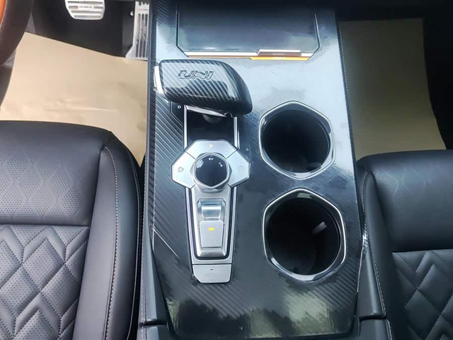 Changan UNI-K iDD 2022 car image #17