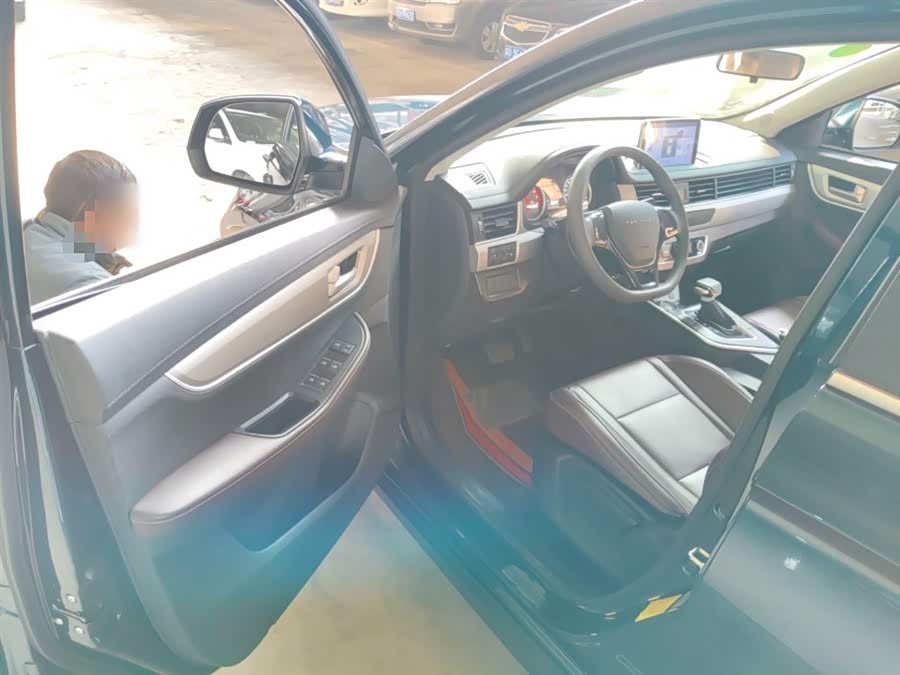 Forthing T5 2023 #17 Forthing T5 2023 صورة سيارة #17