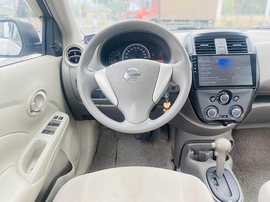 Nissan Sunny 2016 #17 Nissan Sunny 2016 car image #17