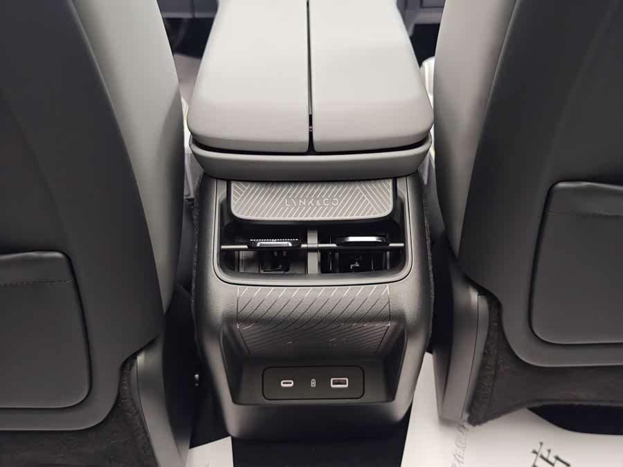 Lynk & Co 08 EM-P 2025 #17 Lynk & Co 08 EM-P 2025 car image #17