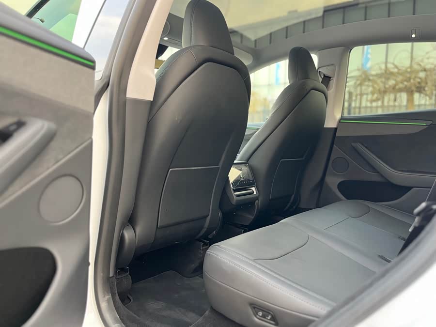 Tesla Model Y 2025 #17 Tesla Model Y 2025 car image #17