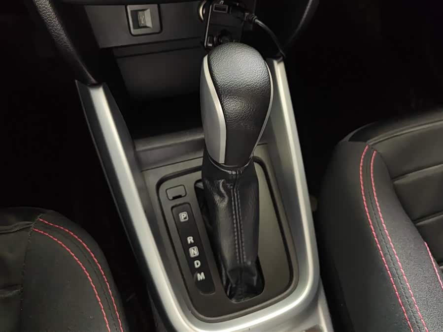 Suzuki Vitara 2018 immagine di auto #17