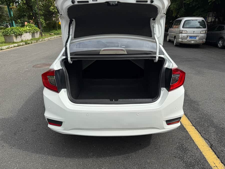 Honda Greiz 2018 car image #17