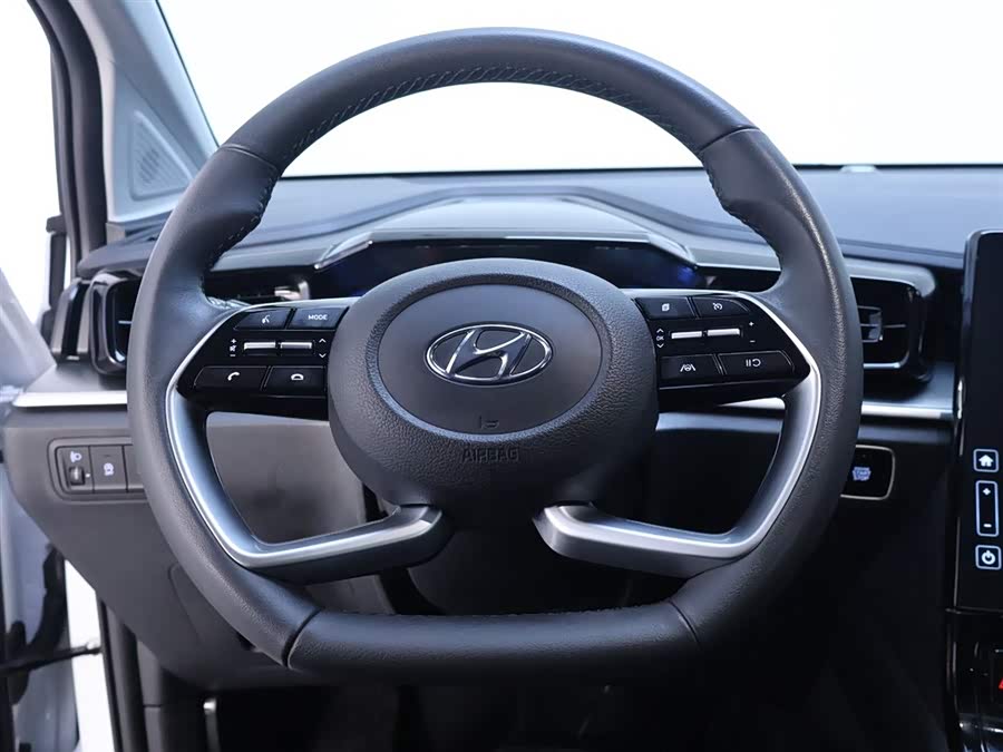 Hyundai Custo 2025 car image #17