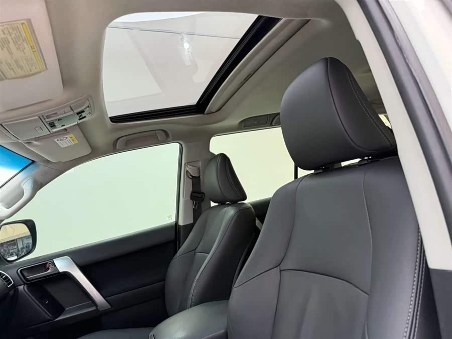 Toyota Land Cruiser Prado 2017 car image #17