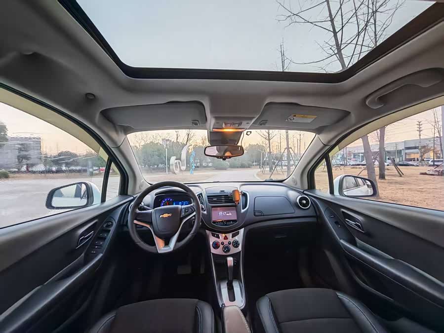 Chevrolet Tracker 2015 #17 Chevrolet Tracker 2015 car image #17