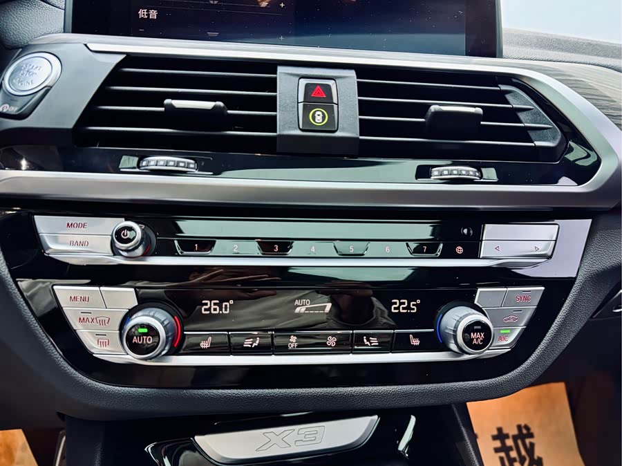 BMW X3 2019 car image #17